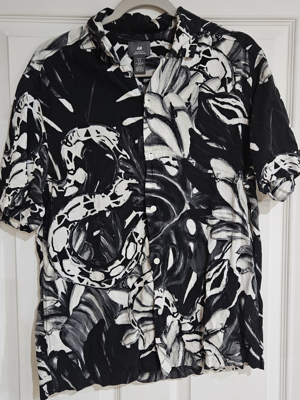 H&M Regular Fit Button Up Shirt Men's M Black White Floral Viscose Short Sleeve